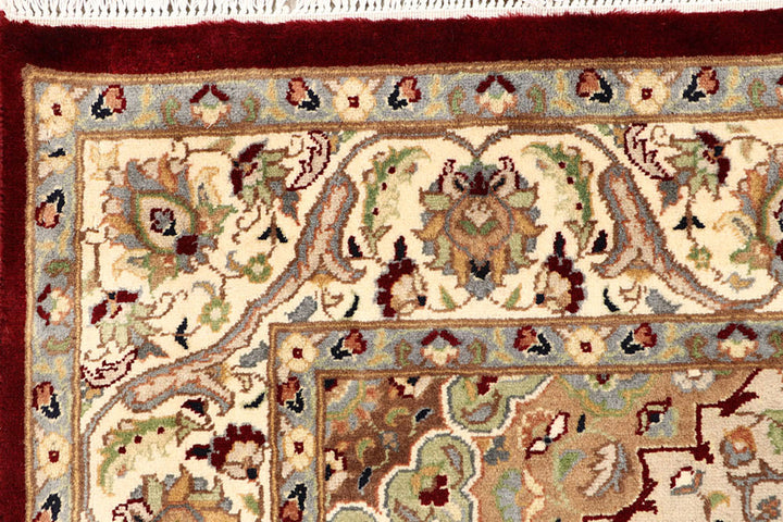 Maroon Isfahan 5'  1" x 8'  7" - No. QA15630