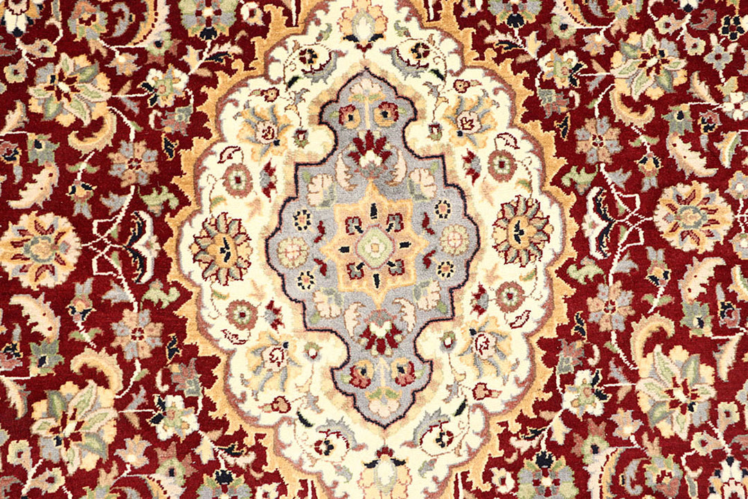 Maroon Isfahan 5'  1" x 8'  7" - No. QA15630