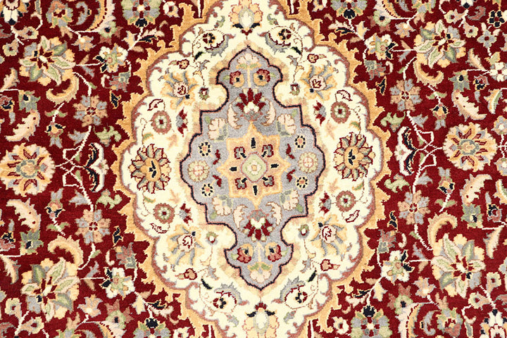 Maroon Isfahan 5'  1" x 8'  7" - No. QA15630