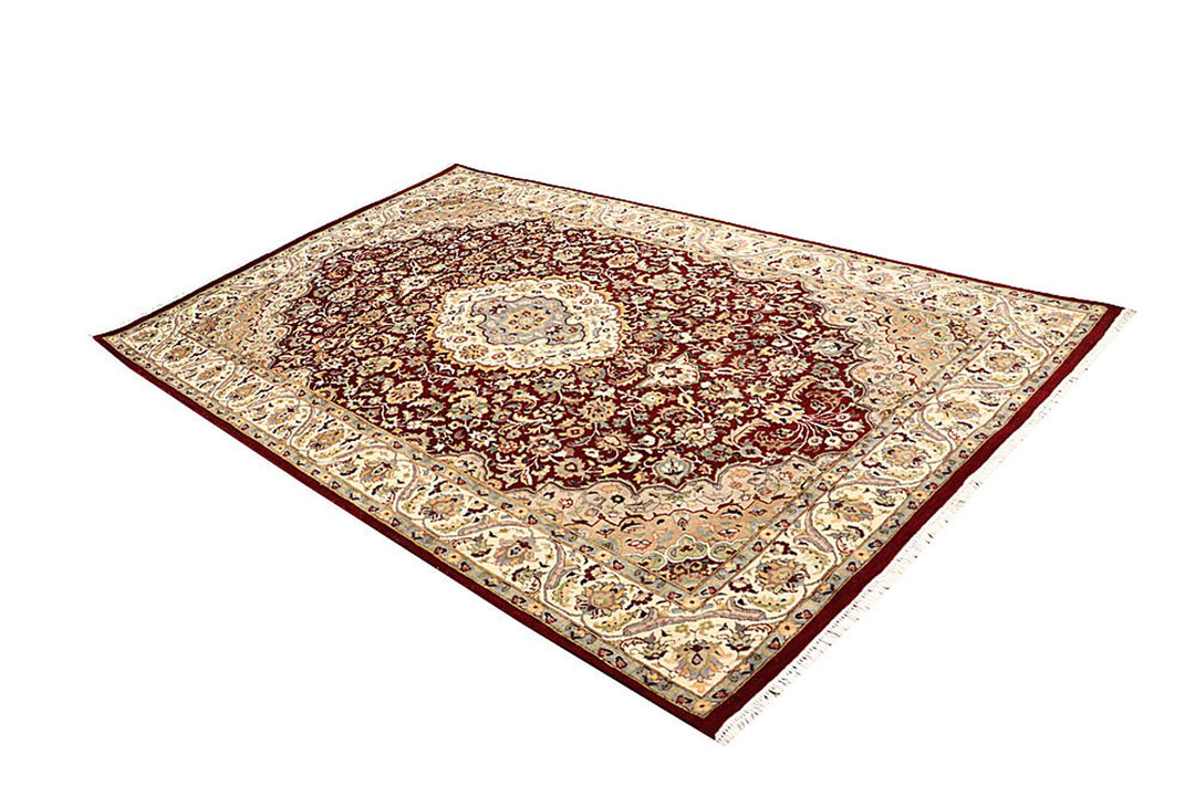 Maroon Isfahan 5'  1" x 8'  7" - No. QA15630