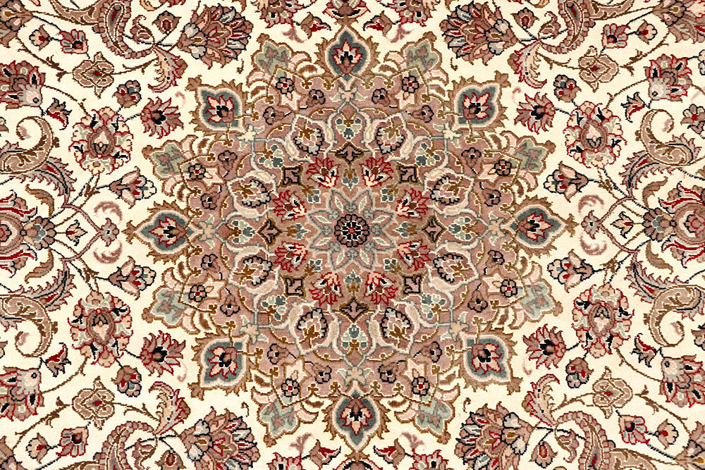 Cornsilk Isfahan 4' 8 x 7' 3 - No. 61966 - ALRUG Rug Store