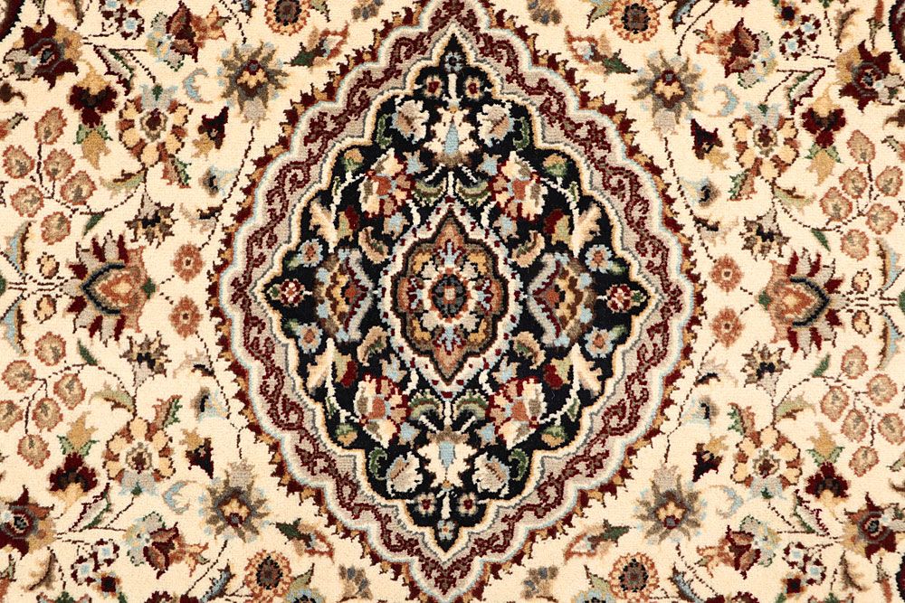 Isfahan 4' 1 x 6' 1 - No. 61971 - ALRUG Rug Store