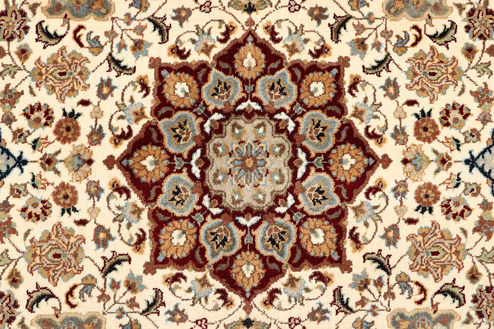 Cornsilk Isfahan 4' 2 x 6' 3 - No. 61975 - ALRUG Rug Store