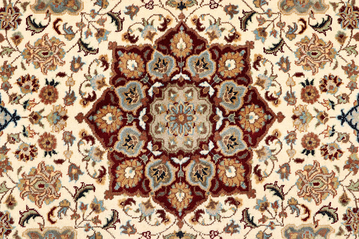 Cornsilk Isfahan 4' 2 x 6' 3 - No. 61975 - ALRUG Rug Store