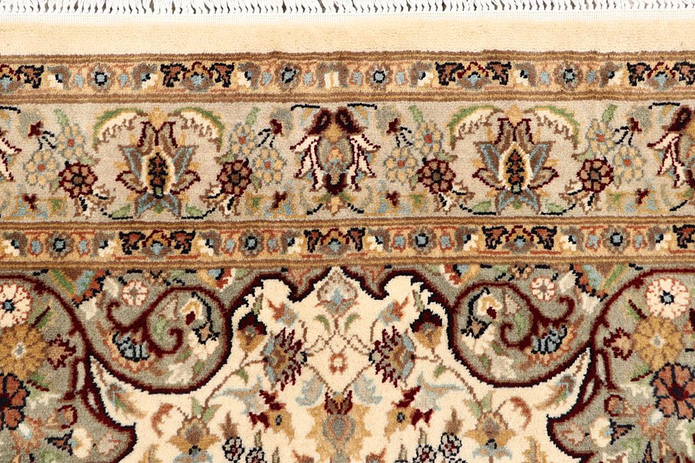 Isfahan 4' 1 x 6' 3 - No. 61977 - ALRUG Rug Store