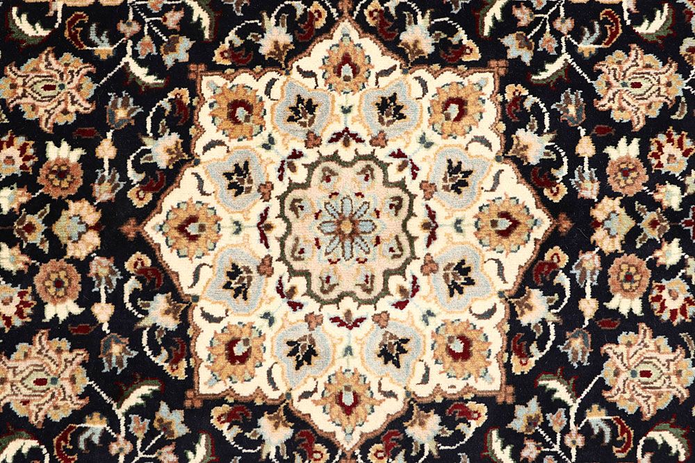 Isfahan 4' 2 x 6' 4 - No. 61978 - ALRUG Rug Store