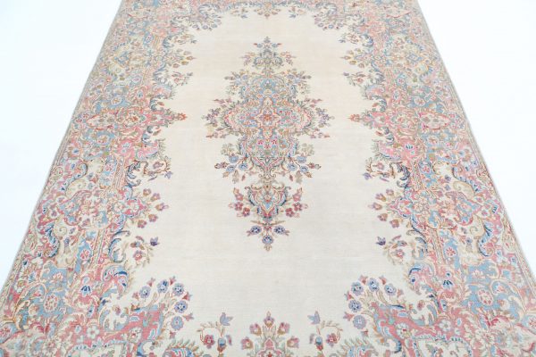 Kerman 5’ 10” x 8’ 11” - No. AV53397