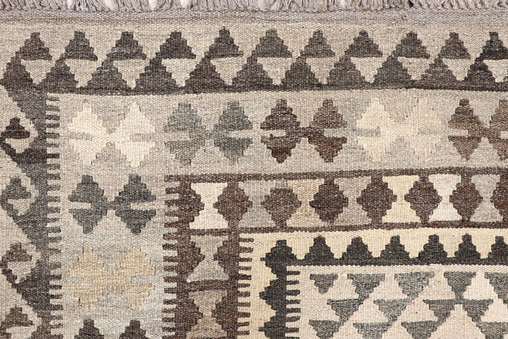 White Afghan Kilim Rug 4' 11" x 6' 4" Flat-Weave detail
