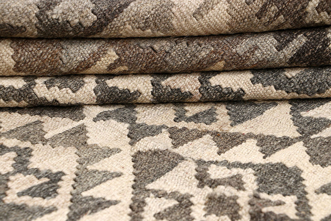 White Afghan Kilim Rug 4' 11" x 6' 4" Flat-Weave pattern