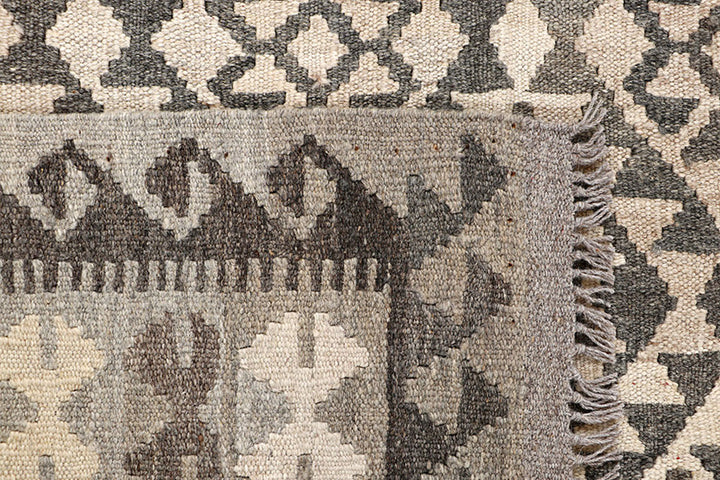White Afghan Kilim Rug 4' 11" x 6' 4" Flat-Weave texture