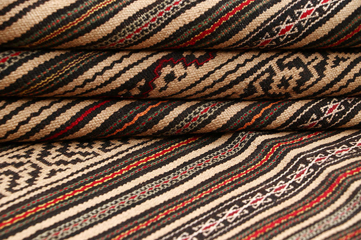 White Afghan Maliki Rug 4' 6 x 6' 3 Hand-Knotted pattern
