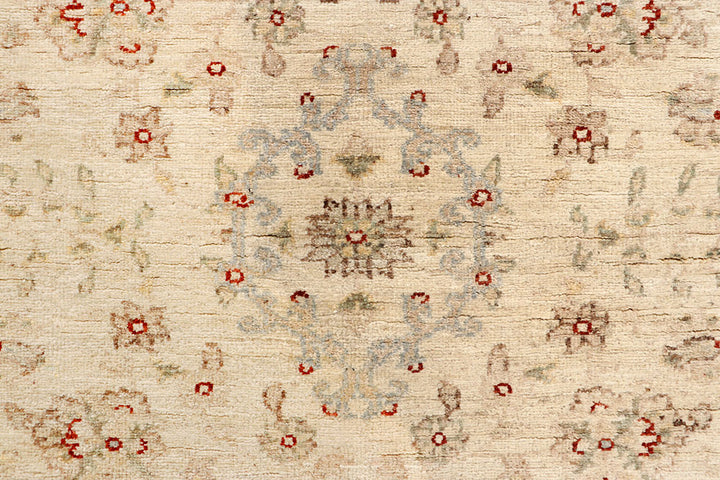 Blanched Almond Ziegler 5' 5 x 7' 5 - No. 64532 - ALRUG Rug Store