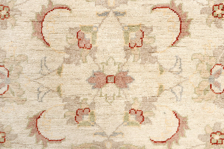 Blanched Almond Ziegler 4' 11 x 6' 6 - No. 64557 - ALRUG Rug Store