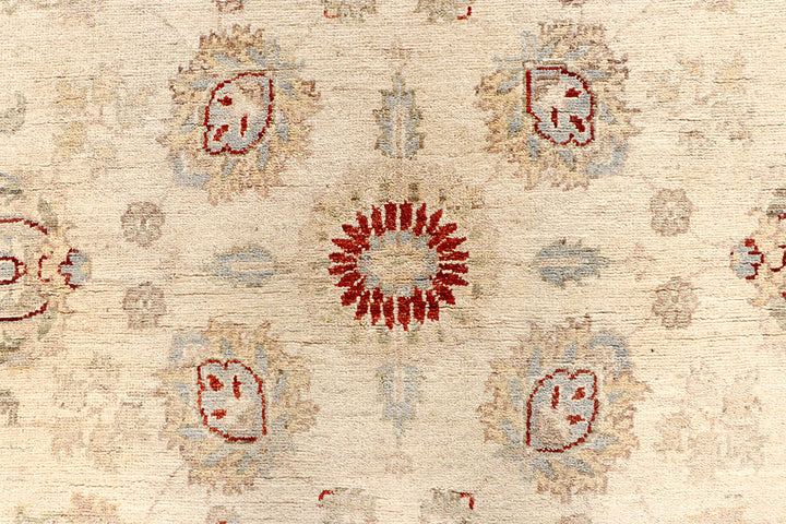 Blanched Almond Ziegler 6' 5 x 9' 7 - No. 64578 - ALRUG Rug Store