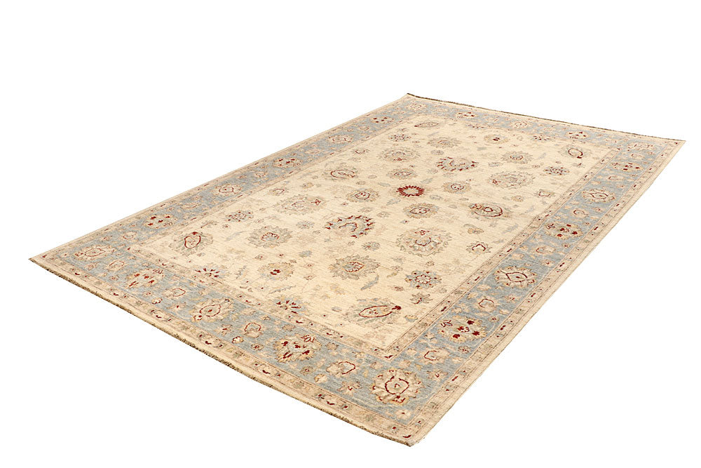 Blanched Almond Ziegler 6' 5 x 9' 7 - No. 64591 - ALRUG Rug Store