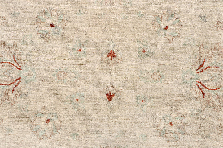 Blanched Almond Ziegler 6' 5 x 9' 9 - No. 64625 - ALRUG Rug Store