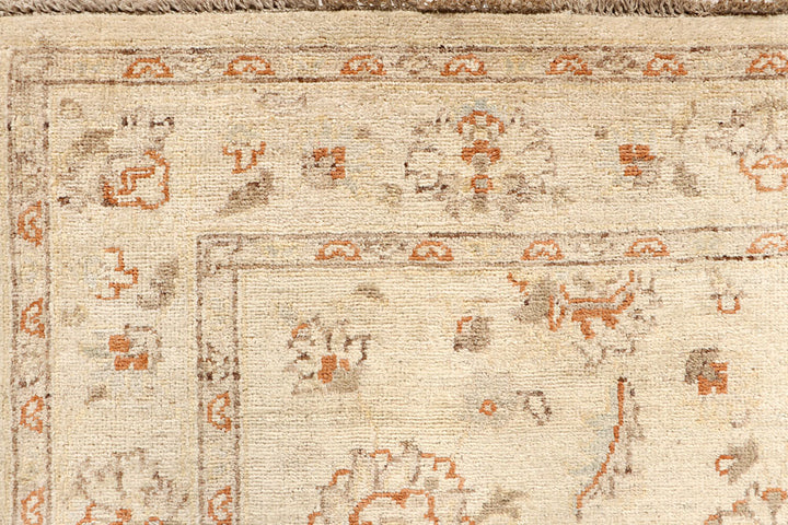 Blanched Almond Ziegler 4' x 5' 11 - No. 64634 - ALRUG Rug Store