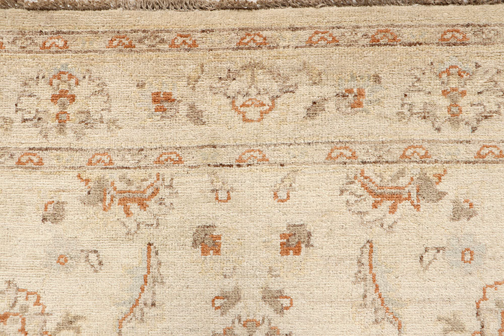 Blanched Almond Ziegler 4' x 5' 11 - No. 64634 - ALRUG Rug Store