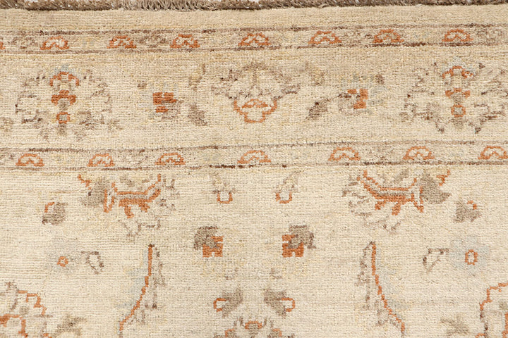 Blanched Almond Ziegler 4' x 5' 11 - No. 64634 - ALRUG Rug Store