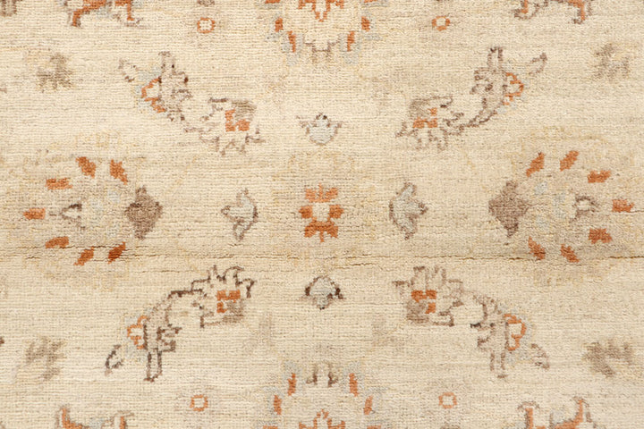 Blanched Almond Ziegler 4' x 5' 11 - No. 64634 - ALRUG Rug Store