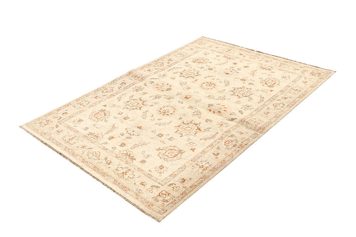 Blanched Almond Ziegler 4' x 5' 11 - No. 64634 - ALRUG Rug Store