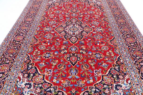 Kashan 7’ 8″ x 11’ 1″ - No. AV32169
