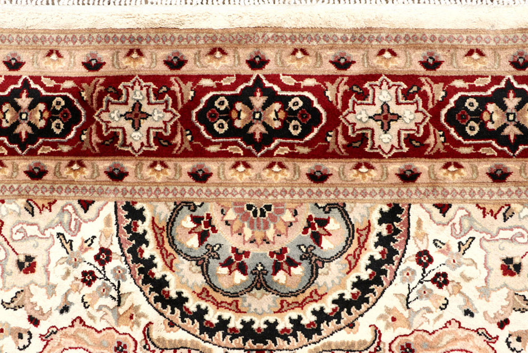 Ivory Isfahan 4' x 6' 3 - No. 65253