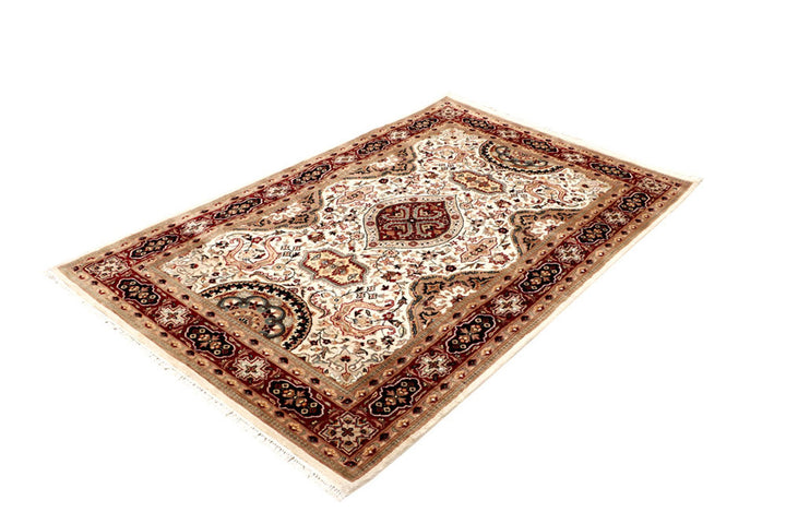 Ivory Isfahan 4' x 6' 3 - No. 65253