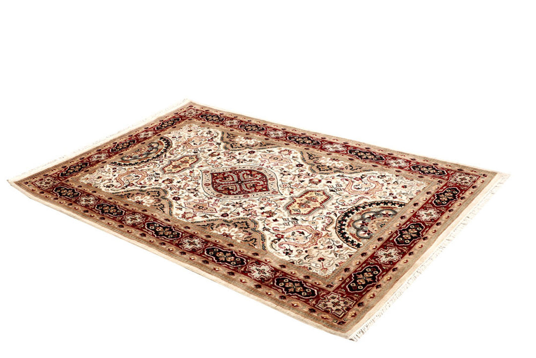 Ivory Isfahan 4' x 6' 3 - No. 65253