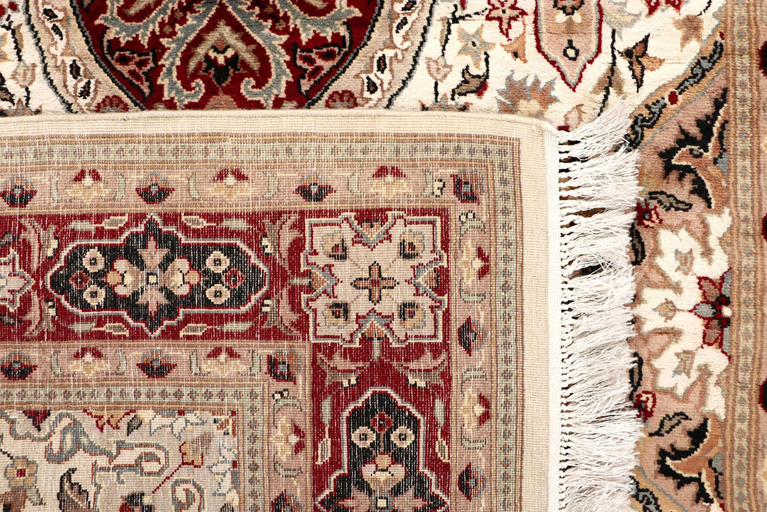 Ivory Isfahan 4' x 6' 3 - No. 65253