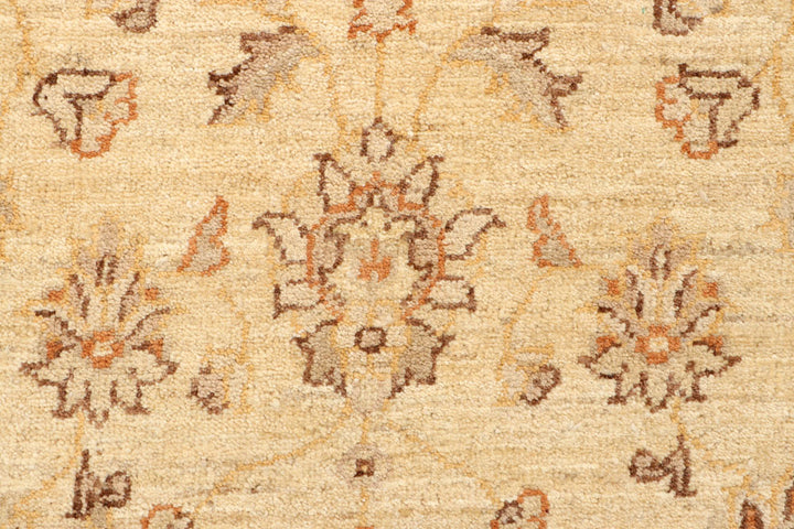 Bisque Ziegler 2' 6 x 11' 7 - No. 65277 - ALRUG Rug Store