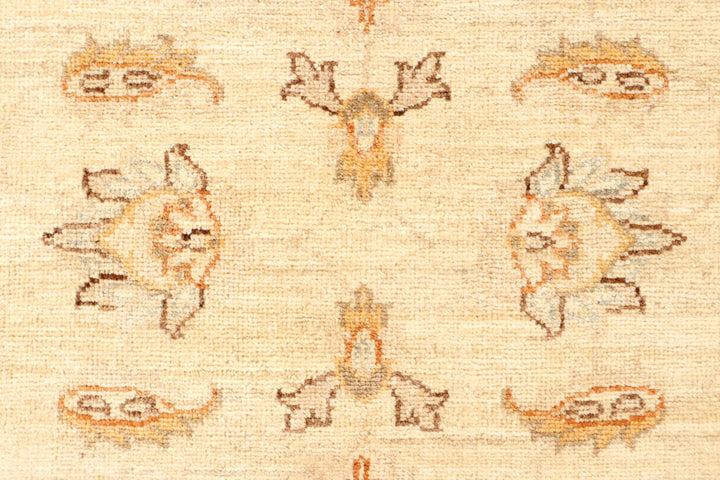 Blanched Almond Ziegler 2' 7 x 9' 11 - No. 65393 - ALRUG Rug Store