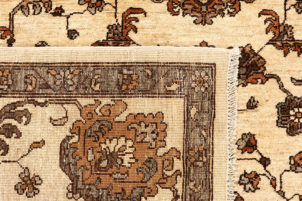 Blanched Almond Ziegler 6' x 8' 11 - No. 65578 - ALRUG Rug Store