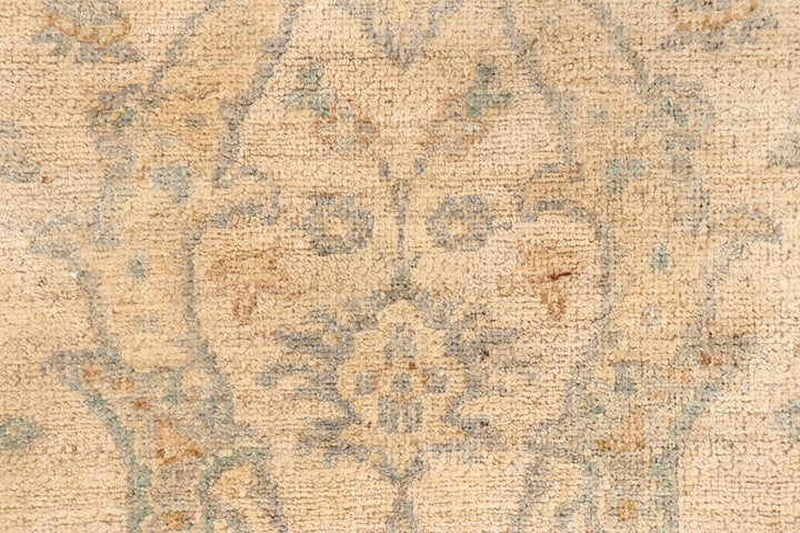 Navajo White Oushak 2' 7 x 10' - No. 65685 - ALRUG Rug Store