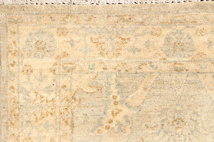 Bisque Oushak 2' 6 x 7' 7 - No. 65689 - ALRUG Rug Store