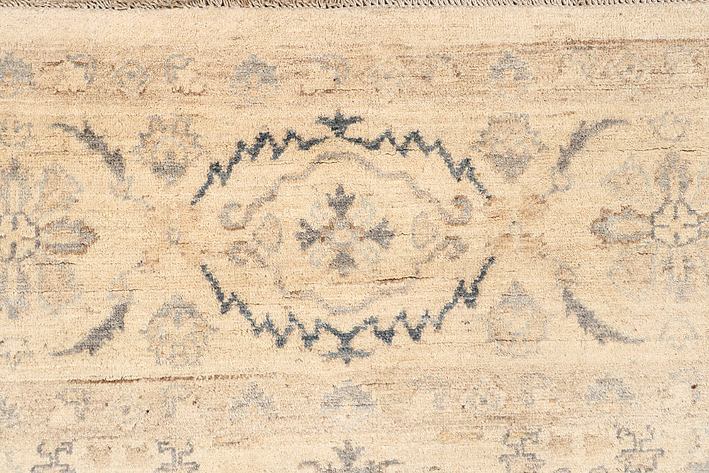Bisque Ziegler 8' 10 x 11' 10 - No. 66398 - ALRUG Rug Store