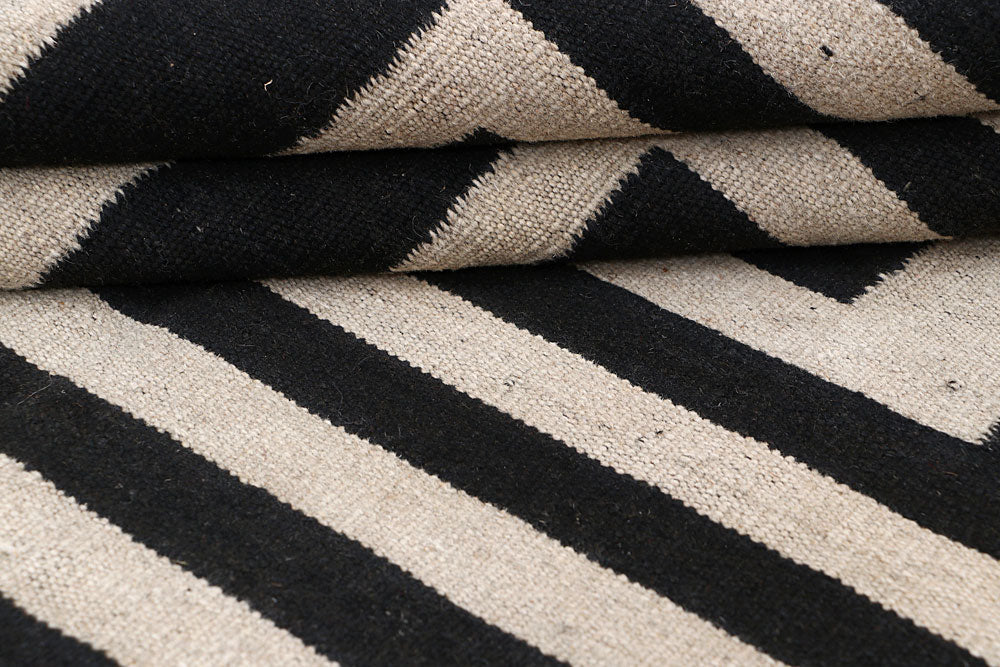 Multi Colored Kilim 3' 11 x 5' 8 - No. 66670 - ALRUG Rug Store