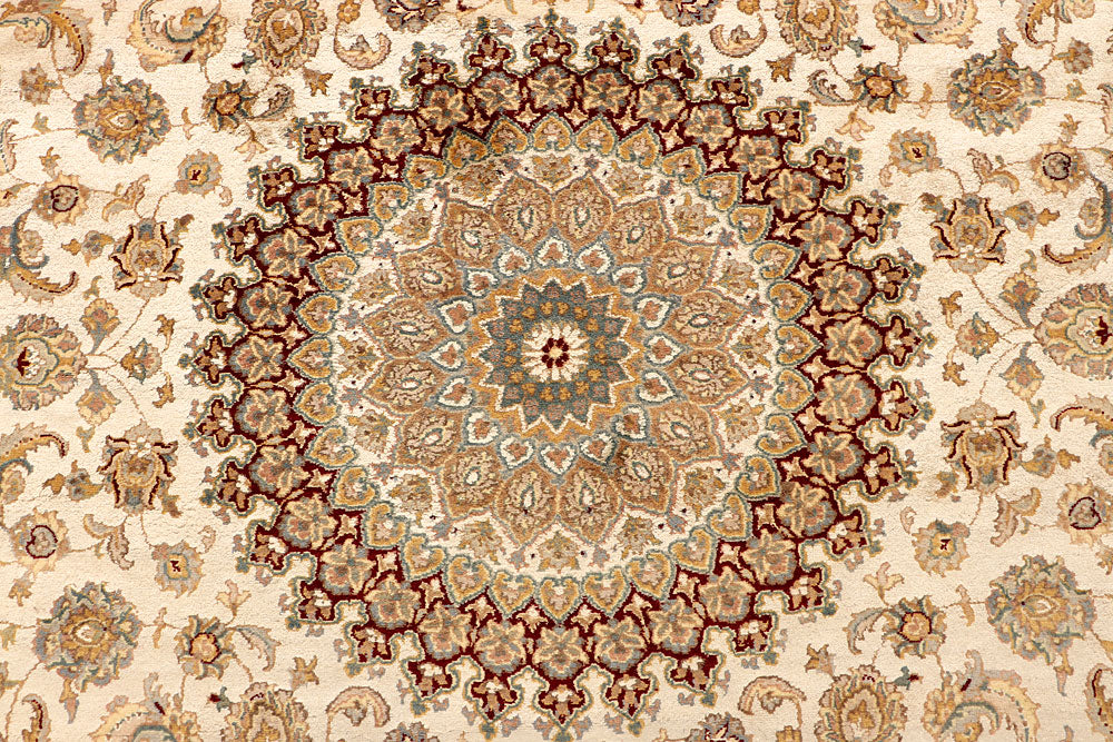 Antique White Isfahan 8' x 10' 3 - No. 67539 - ALRUG Rug Store