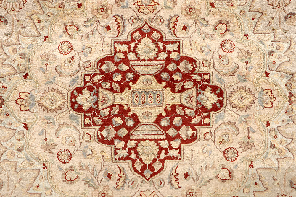 Blanched Almond Isfahan 8' x 10' 5 - No. 67561 - ALRUG Rug Store