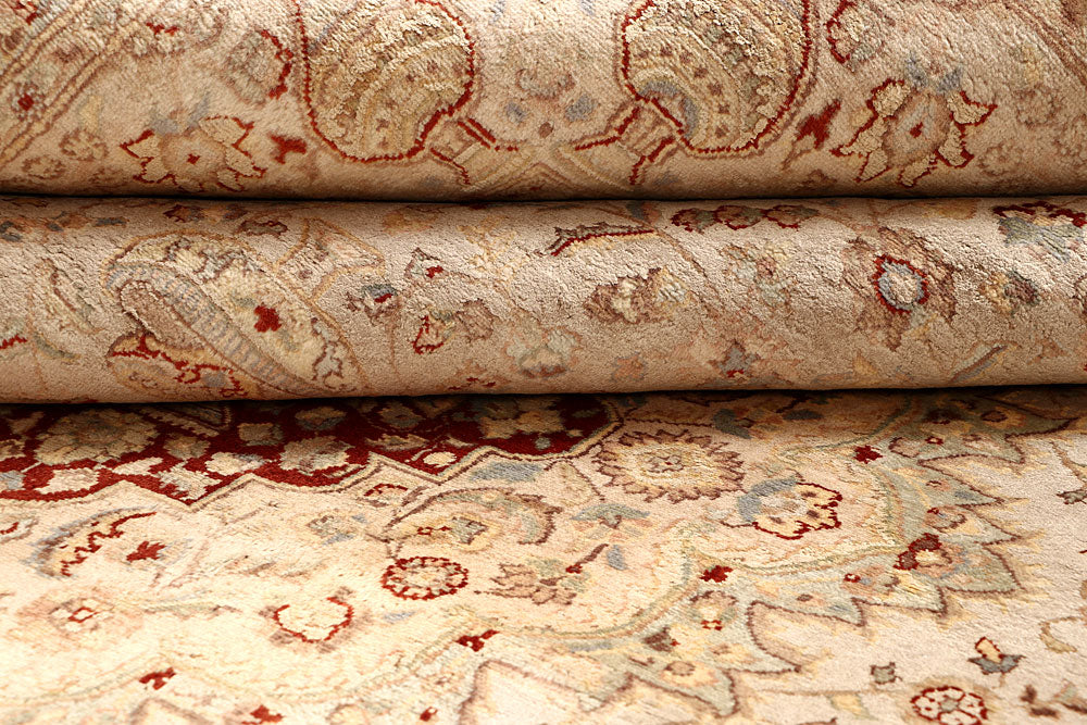 Blanched Almond Isfahan 8' x 10' 5 - No. 67561 - ALRUG Rug Store