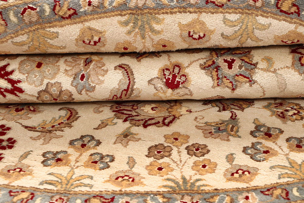 Blanched Almond Mahal 7' 10 x 8' 2 - No. 67571 - ALRUG Rug Store