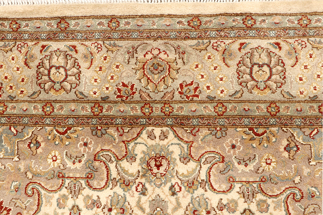 Blanched Almond Isfahan 5' 6 x 8' 4 - No. 68334 - ALRUG Rug Store