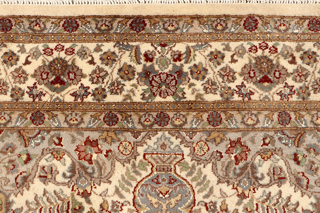 Blanched Almond Isfahan 5' 5 x 8' 2 - No. 68335 - ALRUG Rug Store