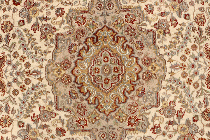 Blanched Almond Isfahan 5' 5 x 8' 2 - No. 68335 - ALRUG Rug Store