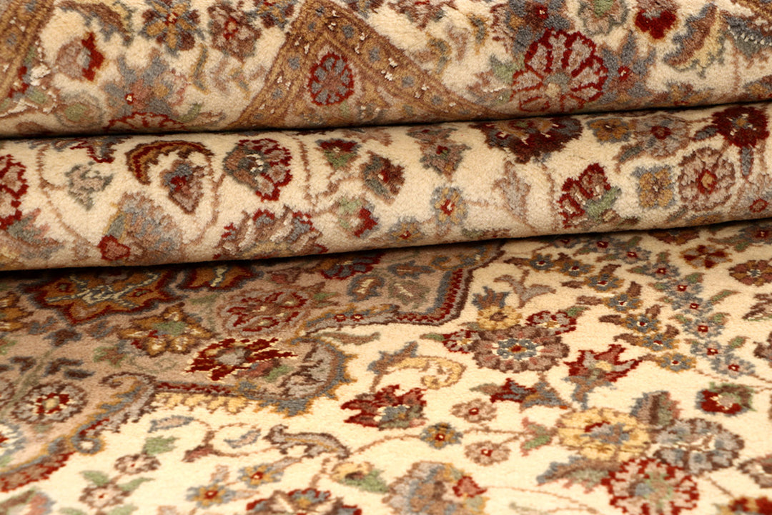 Blanched Almond Isfahan 5' 5 x 8' 2 - No. 68335 - ALRUG Rug Store