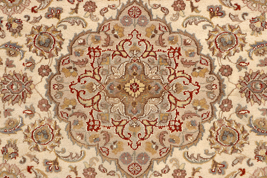Blanched Almond Isfahan 5' 8 x 7' 10 - No. 68337 - ALRUG Rug Store