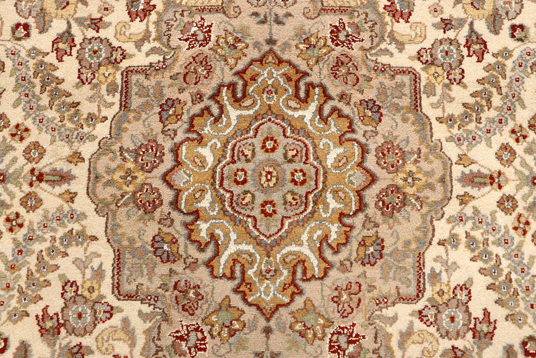 Blanched Almond Isfahan 5' 6 x 8' 3 - No. 68338 - ALRUG Rug Store