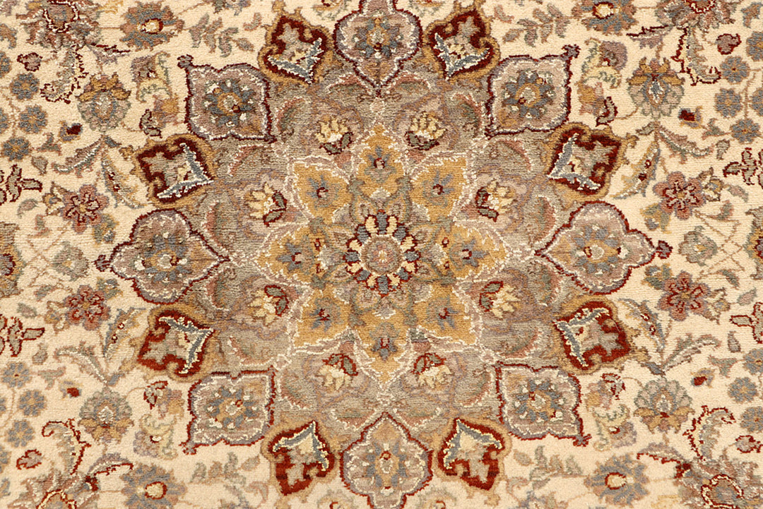 Blanched Almond Isfahan 5' 5 x 7' 11 - No. 68339 - ALRUG Rug Store