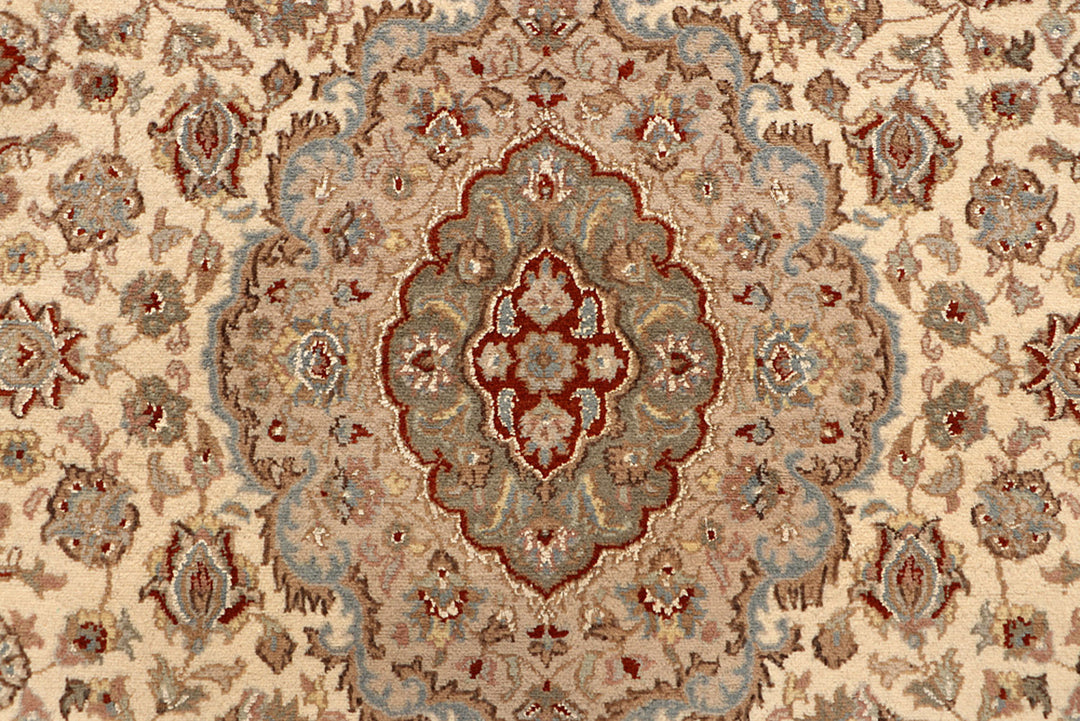 Blanched Almond Isfahan 5' 6 x 8' 4 - No. 68340 - ALRUG Rug Store