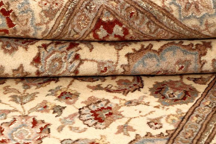 Blanched Almond Isfahan 5' 6 x 8' 4 - No. 68340 - ALRUG Rug Store